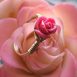Wire and Acrylic Rose Bead Ring